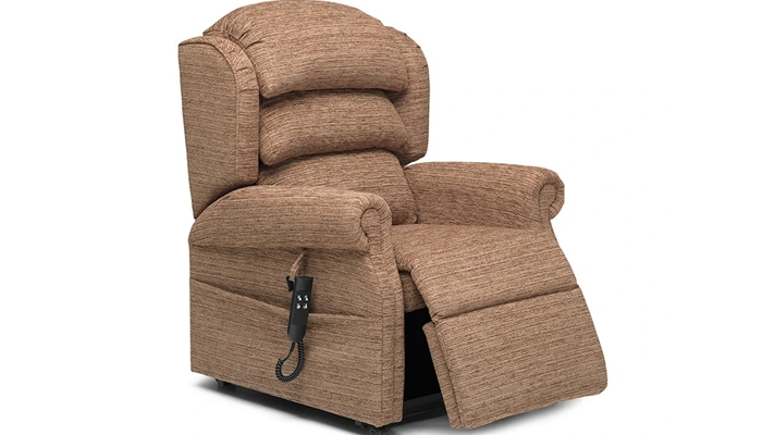 Petite power lift clearance recliner chair